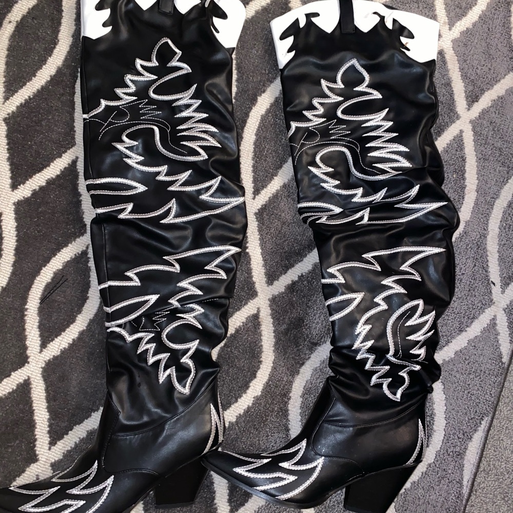 Black & white cowboy boots